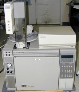 Hewlett Packard 5890 Series II with 7673 FID Gas Chromatograph (GC ...